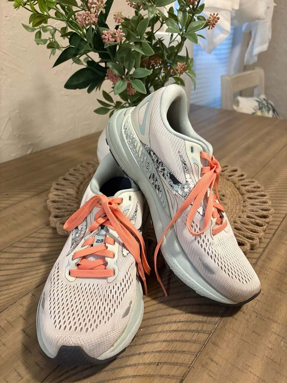 Brooks Womens Size 8Adrenaline GTS 23 Women's Running Shoes (3)